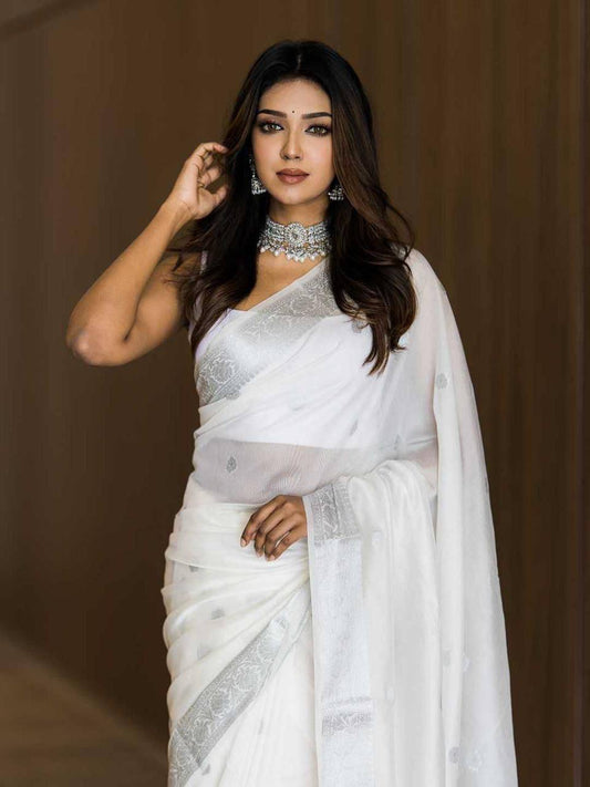 ClassicFit Saree Designed in Slub Cotton with Designer Weaving Blouse